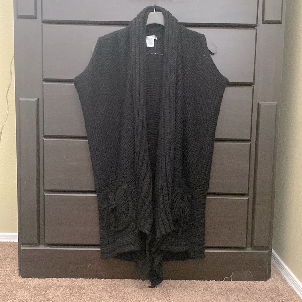 Alberto Makali Black Woven Sleeveless Sweater. Size Medium